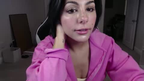 Snapshot of urgoddessmarla chatting on 12/14/25, 03:23 Goddess Marla online show from 12/14/25, 03:23