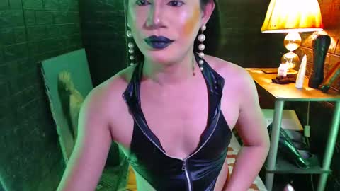 queen norelle online show from 10/21/25, 02:12