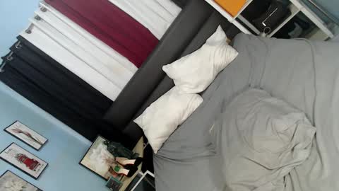 Snapshot of urhot_fcking_zoey chatting on 01/16/25, 01:47 zoey noir online show from 01/16/25, 01:47