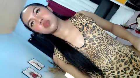 Snapshot of urhot_fcking_zoey chatting on 01/28/25, 09:19 zoey noir online show from 01/28/25, 09:19