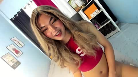 Snapshot of urhot_fcking_zoey chatting on 03/10/25, 04:28 zoey noir online show from 03/10/25, 04:28