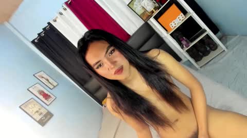 Snapshot of urhot_fcking_zoey chatting on 03/12/25, 09:35 zoey noir online show from 03/12/25, 09:35