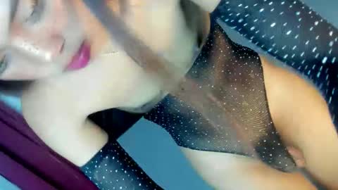 Snapshot of urhot_fcking_zoey chatting on 09/18/25, 01:18 zoey noir online show from 09/18/25, 01:18