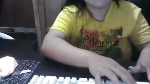 urhotm0m453 online show from 09/10/25, 12:49