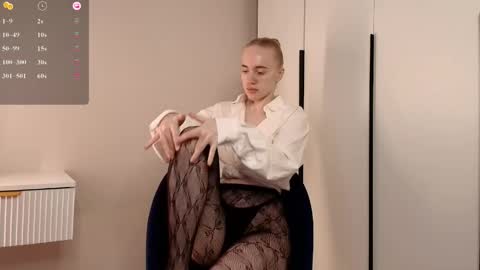ElizabethLizy online show from 04/26/26, 08:45
