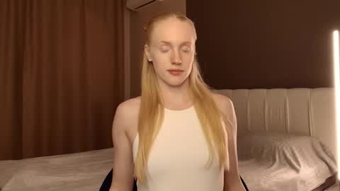 ElizabethLizy online show from 05/26/26, 05:42