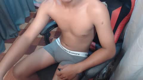 Snapshot of urlover_boy24 chatting on 12/16/25, 06:07 romeo online show from 12/16/25, 06:07