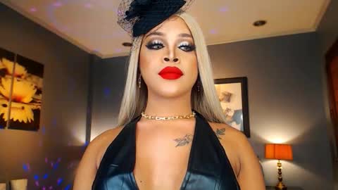 Snapshot of urmajestytyra chatting on 10/25/25, 02:30 UrMajestyTyra online show from 10/25/25, 02:30