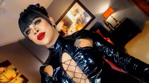 Snapshot of urmajestytyra chatting on 11/10/25, 12:42 UrMajestyTyra online show from 11/10/25, 12:42