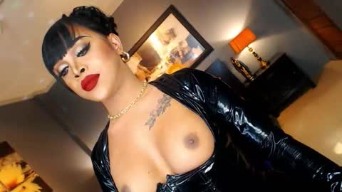 Snapshot of urmajestytyra chatting on 11/11/25, 01:27 UrMajestyTyra online show from 11/11/25, 01:27