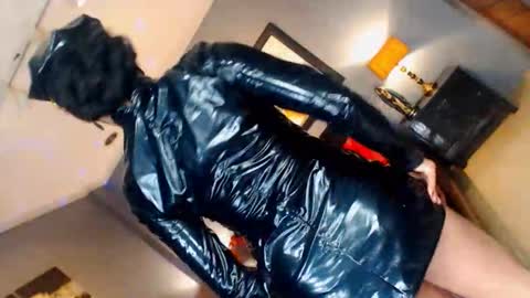 Snapshot of urmajestytyra chatting on 11/12/25, 12:44 UrMajestyTyra online show from 11/12/25, 12:44