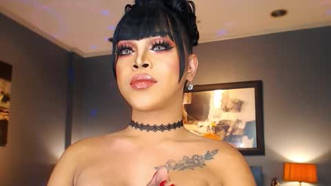 Snapshot of urmajestytyra chatting on 11/17/25, 01:00 UrMajestyTyra online show from 11/17/25, 01:00