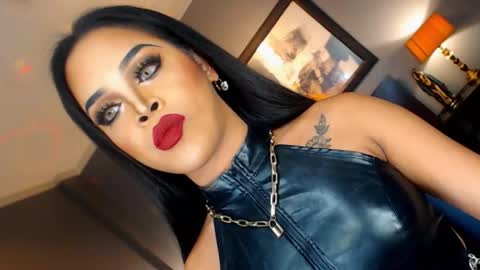 Snapshot of urmajestytyra chatting on 11/18/25, 01:11 UrMajestyTyra online show from 11/18/25, 01:11