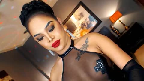 Snapshot of urmajestytyra chatting on 11/24/25, 01:27 UrMajestyTyra online show from 11/24/25, 01:27