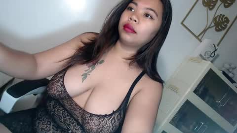 Snapshot of uronlylust_lilit69xx chatting on 04/25/26, 09:12 Lhea online show from 04/25/26, 09:12