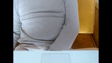 Snapshot of uropportunity chatting on 10/25/25, 12:13 Dutchsoftie online show from 10/25/25, 12:13