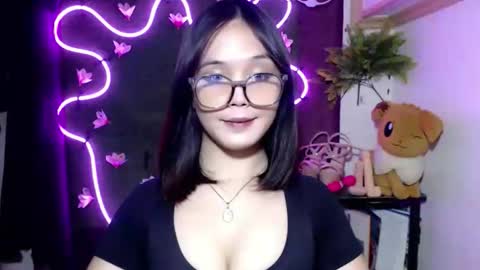 Snapshot of urpinay_pia chatting on 10/13/25, 09:15 Pia online show from 10/13/25, 09:15