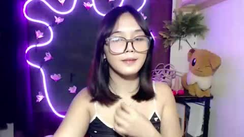 Snapshot of urpinay_pia chatting on 10/14/25, 10:32 Pia online show from 10/14/25, 10:32