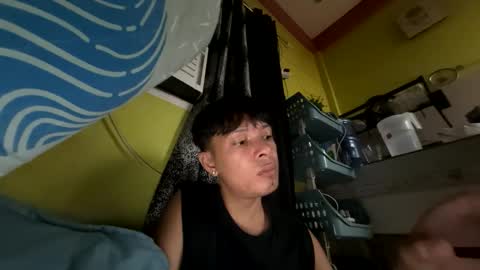 Snapshot of urpinoyasianx chatting on 05/20/26, 12:11 Mel online show from 05/20/26, 12:11