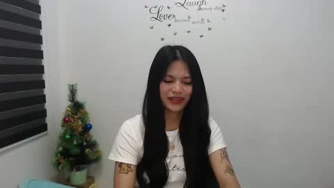 Snapshot of urpreciouspinayxxx chatting on 12/09/24, 12:45 hi im kim online show from 12/09/24, 12:45