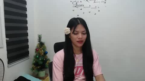 Snapshot of urpreciouspinayxxx chatting on 12/10/24, 01:44 hi im kim online show from 12/10/24, 01:44