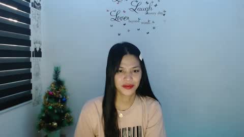Snapshot of urpreciouspinayxxx chatting on 12/14/24, 01:28 hi im kim online show from 12/14/24, 01:28