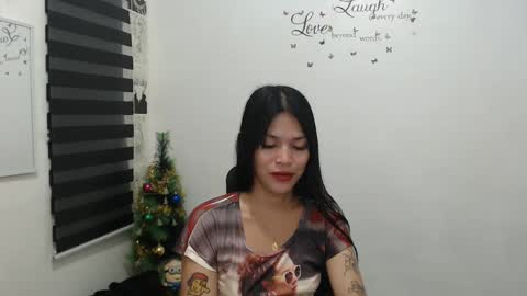 Snapshot of urpreciouspinayxxx chatting on 12/14/24, 11:07 hi im kim online show from 12/14/24, 11:07