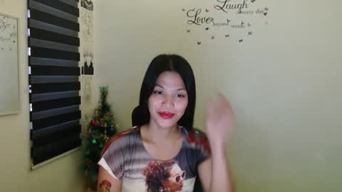 Snapshot of urpreciouspinayxxx chatting on 12/15/24, 02:30 hi im kim online show from 12/15/24, 02:30