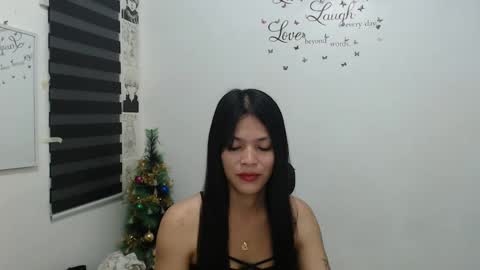 Snapshot of urpreciouspinayxxx chatting on 12/17/24, 12:22 hi im kim online show from 12/17/24, 12:22
