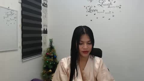 Snapshot of urpreciouspinayxxx chatting on 12/18/24, 09:47 hi im kim online show from 12/18/24, 09:47