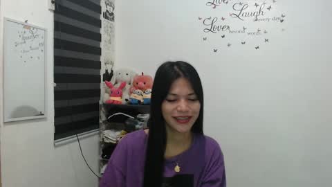 Snapshot of urpreciouspinayxxx chatting on 12/29/24, 12:41 hi im kim online show from 12/29/24, 12:41