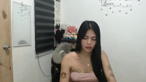 Snapshot of urpreciouspinayxxx chatting on 01/10/25, 02:23 hi im kim online show from 01/10/25, 02:23