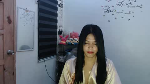 Snapshot of urpreciouspinayxxx chatting on 01/14/25, 03:26 hi im kim online show from 01/14/25, 03:26