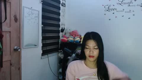 Snapshot of urpreciouspinayxxx chatting on 01/28/25, 02:32 hi im kim online show from 01/28/25, 02:32