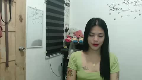 Snapshot of urpreciouspinayxxx chatting on 02/06/25, 02:15 hi im kim online show from 02/06/25, 02:15