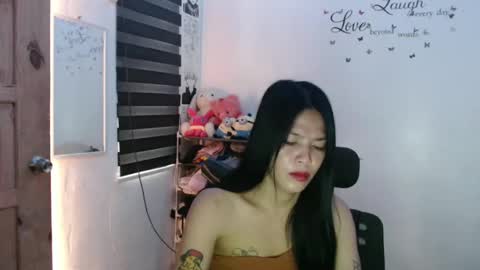 Snapshot of urpreciouspinayxxx chatting on 02/13/25, 02:23 hi im kim online show from 02/13/25, 02:23