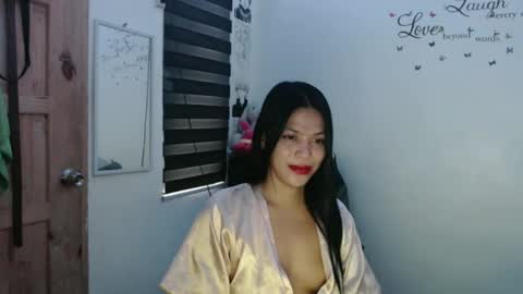 Snapshot of urpreciouspinayxxx chatting on 02/18/25, 02:49 hi im kim online show from 02/18/25, 02:49