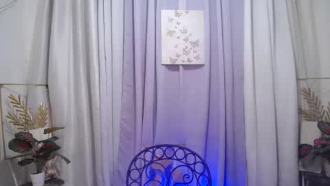 Snapshot of urseductive_llanaxx chatting on 11/04/25, 01:54 JUST CALL ME LLANA online show from 11/04/25, 01:54