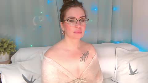 Snapshot of ursilvia1 chatting on 12/19/24, 05:40 Silvia online show from 12/19/24, 05:40