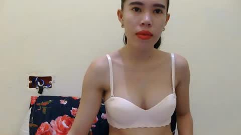 Snapshot of urskinnychix chatting on 06/20/26, 12:36 urskinnychix online show from 06/20/26, 12:36