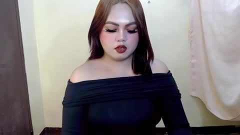 Snapshot of urslut_max chatting on 04/28/26, 07:13 maxie online show from 04/28/26, 07:13