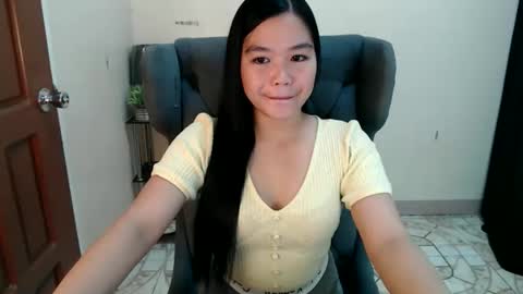 Snapshot of ursweet_brexeaxx chatting on 12/22/25, 10:12 Brexea online show from 12/22/25, 10:12