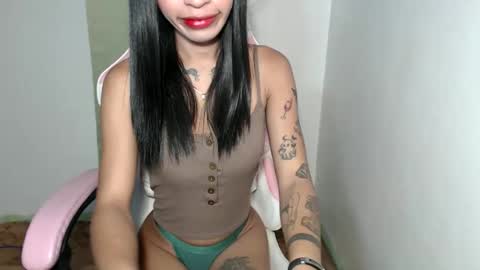 ursweet_zeviixx online show from 11/11/25, 09:48