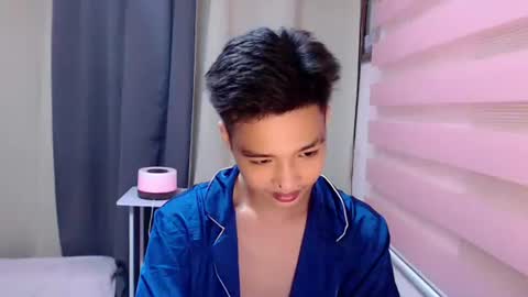 Snapshot of urtwinkjinwoo chatting on 10/21/25, 10:54 JC online show from 10/21/25, 10:54