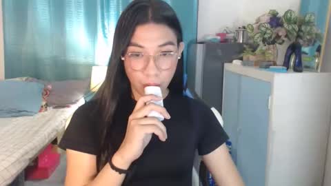 Ashley Kate Mateo Gray online show from 11/28/25, 10:40