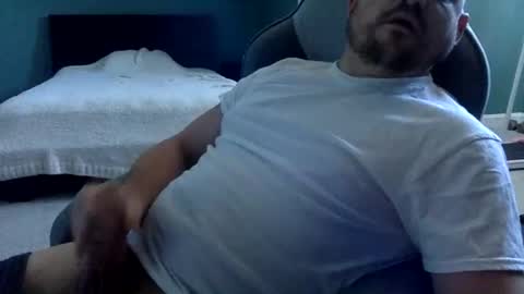 Snapshot of usamalemgj chatting on 12/18/25, 04:35 JayDee20420 online show from 12/18/25, 04:35