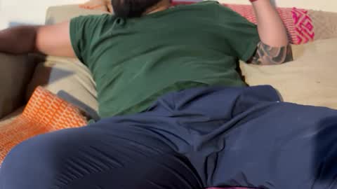 Snapshot of user1990jr chatting on 12/20/25, 01:23 user1990jr online show from 12/20/25, 01:23