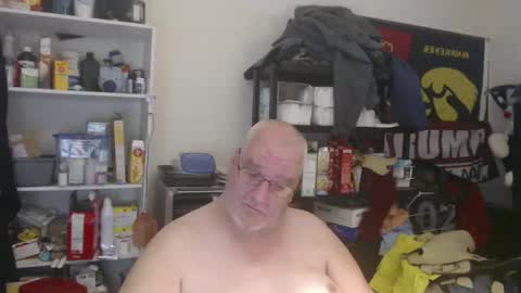 Snapshot of usgoober chatting on 12/19/24, 03:07 Eric online show from 12/19/24, 03:07