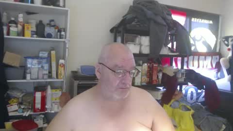 Snapshot of usgoober chatting on 12/19/24, 03:52 Eric online show from 12/19/24, 03:52