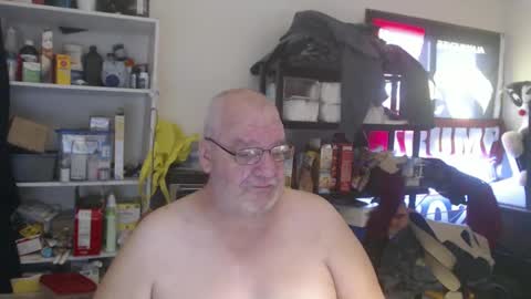 Snapshot of usgoober chatting on 12/20/24, 03:31 Eric online show from 12/20/24, 03:31